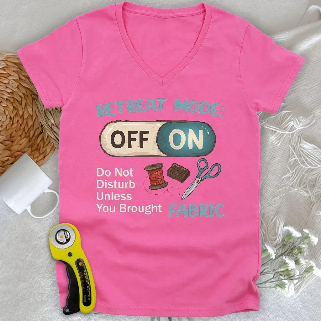 Retreat Mode: ON Lady V-neck