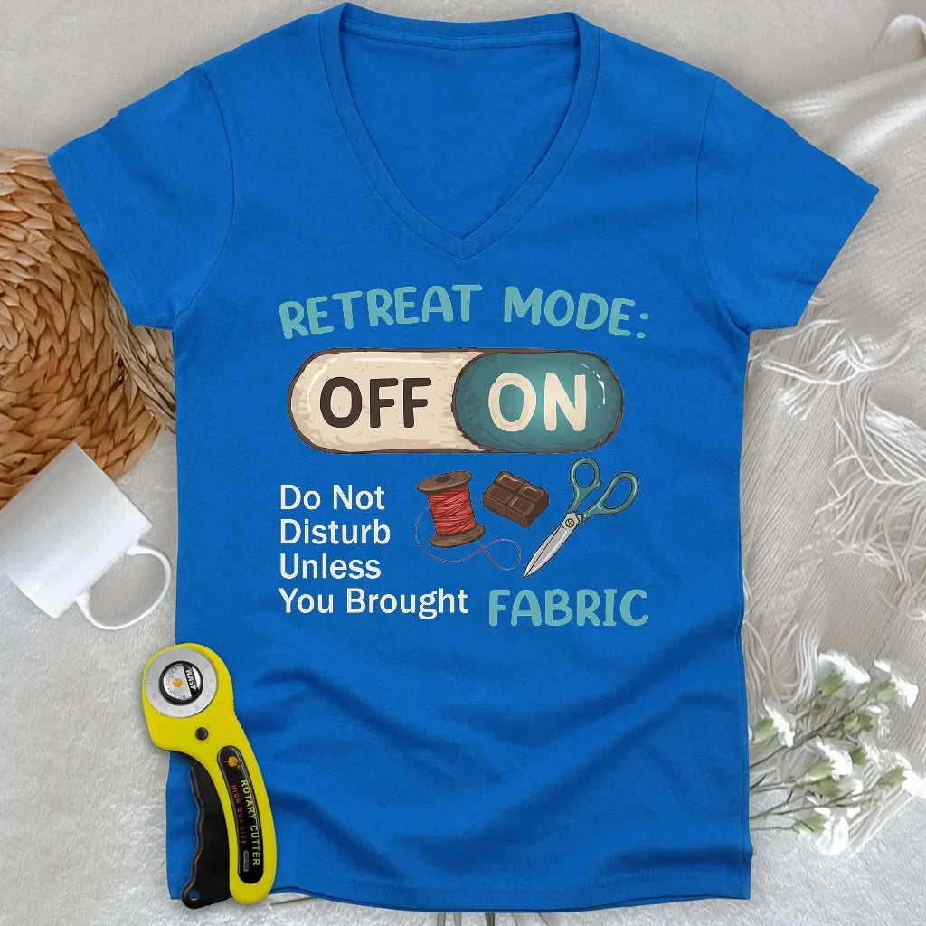 Retreat Mode: ON Lady V-neck